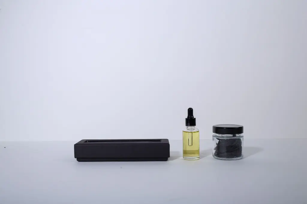 AUREA INCENSE BURNER AND CANDLE-10.webp