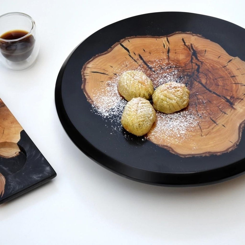 RAISED SERVING PLATE
